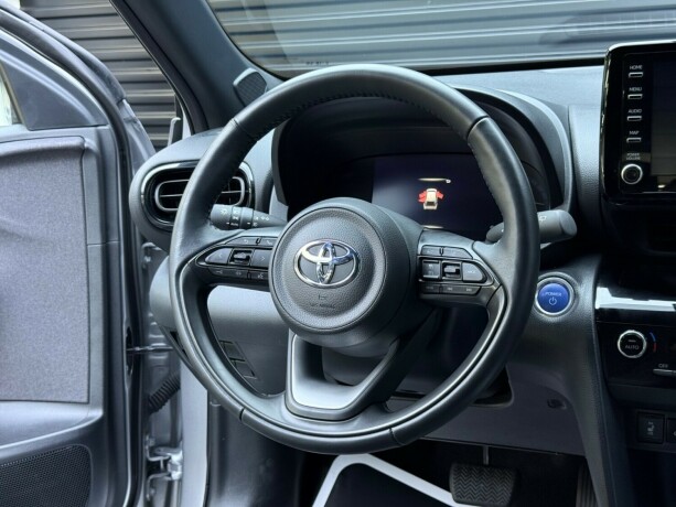 toyota-yaris-cross-elektrisitetbensin-2023-big-10
