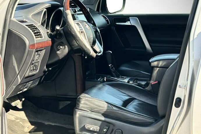 toyota-land-cruiser-diesel-2016-big-9