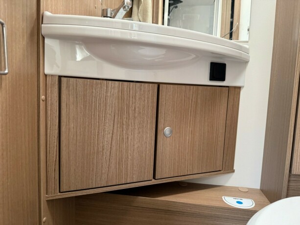 carado-t459-queensbed-senkeseng-truma-eh-stort-kj248leskap-b-f248rerkort-garanti-diesel-2021-big-66