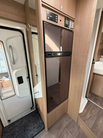 carado-t459-queensbed-senkeseng-truma-eh-stort-kj248leskap-b-f248rerkort-garanti-diesel-2021-big-43