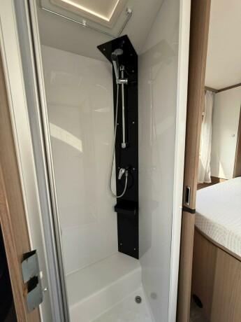 carado-t459-queensbed-senkeseng-truma-eh-stort-kj248leskap-b-f248rerkort-garanti-diesel-2021-big-52