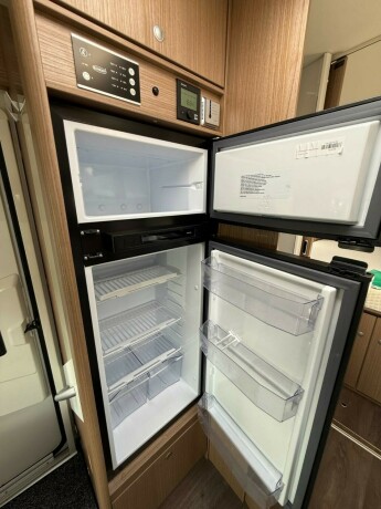 carado-t459-queensbed-senkeseng-truma-eh-stort-kj248leskap-b-f248rerkort-garanti-diesel-2021-big-48