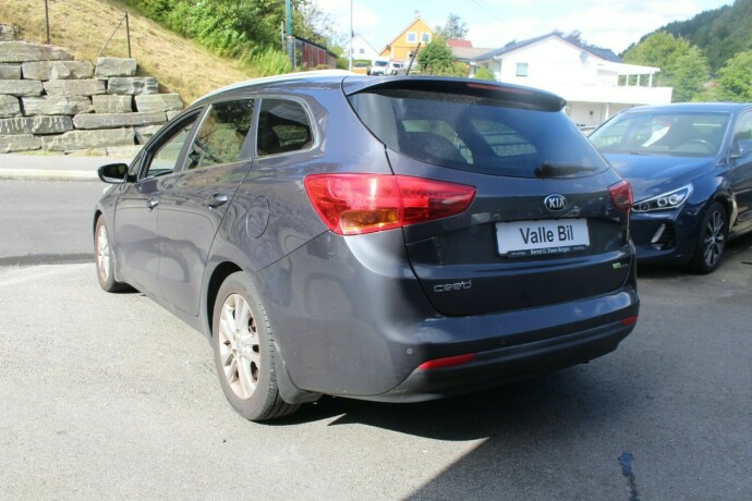 kia-cee039d-diesel-2013-big-2