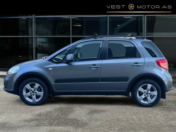 suzuki-sx4-bensin-2010-big-3