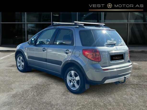 suzuki-sx4-bensin-2010-big-4