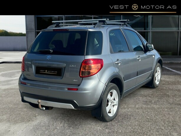 suzuki-sx4-bensin-2010-big-7