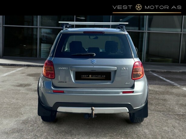 suzuki-sx4-bensin-2010-big-5