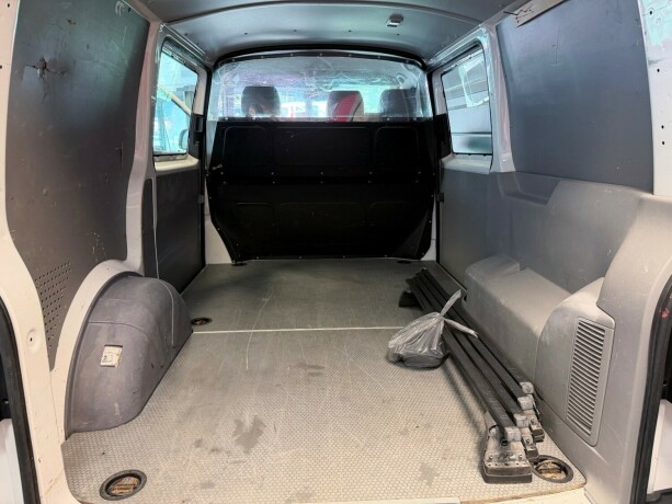 volkswagen-transporter-diesel-2014-big-21