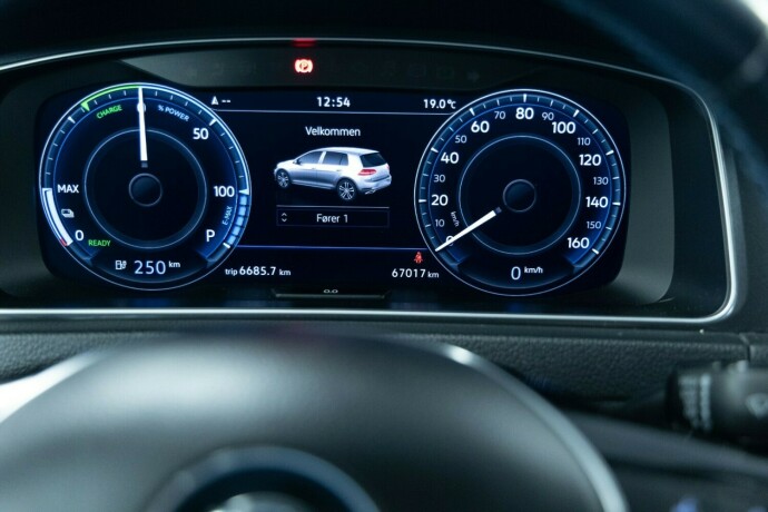 volkswagen-e-golf-vii-elektrisitet-2019-big-11
