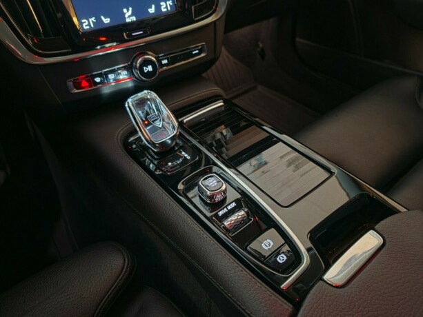 volvo-v90-plug-in-petrol-2020-big-25