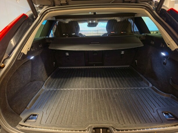 volvo-v90-plug-in-petrol-2020-big-18