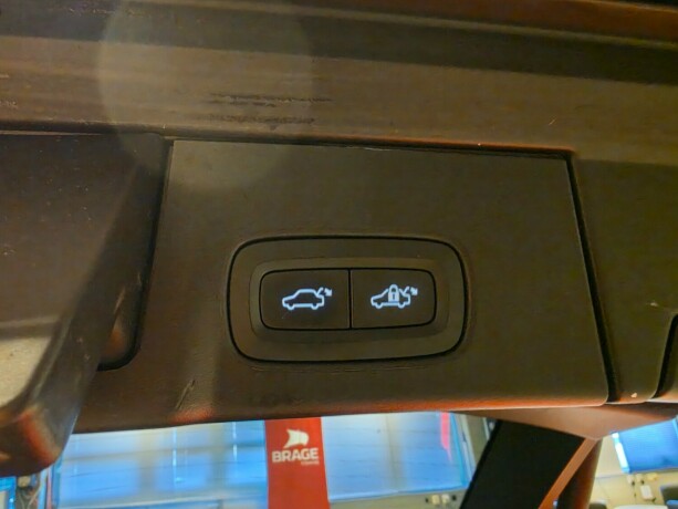volvo-v90-plug-in-petrol-2020-big-19