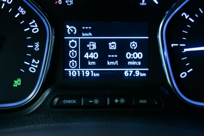 peugeot-expert-diesel-2019-big-13