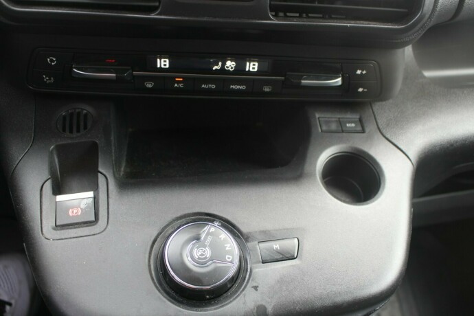 toyota-proace-city-diesel-2021-big-15