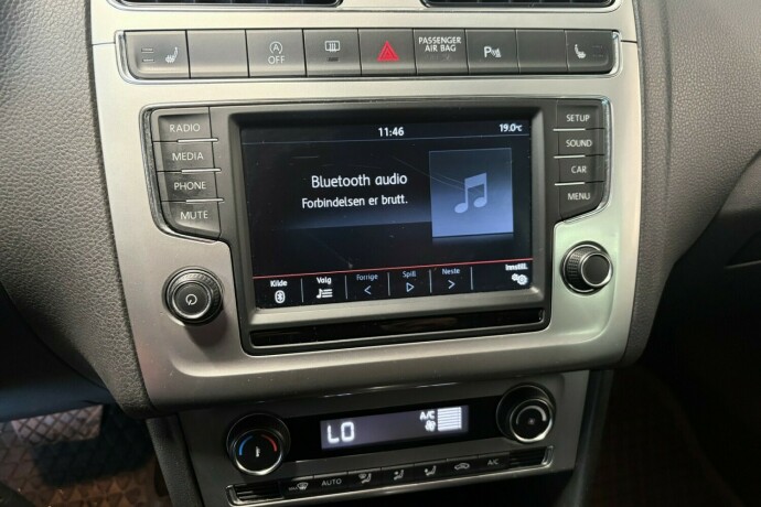 volkswagen-polo-bensin-2015-big-19