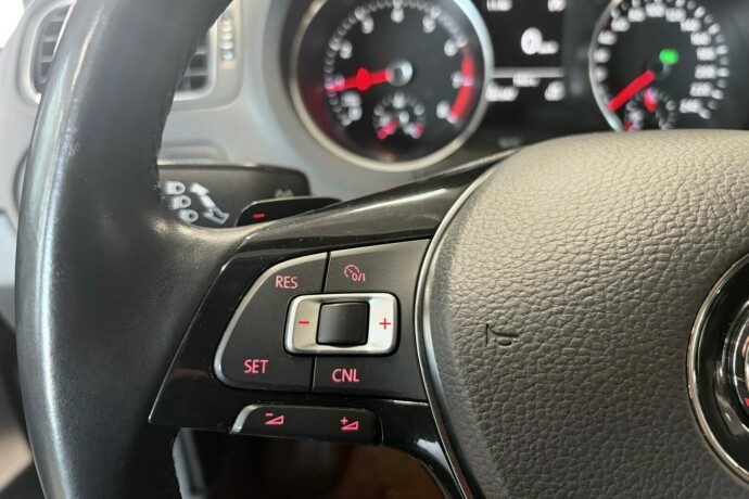 volkswagen-polo-bensin-2015-big-22