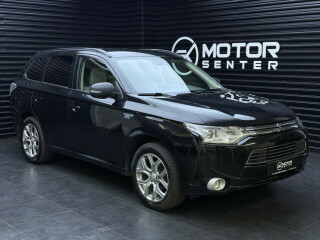 Mitsubishi | Outlander | Elektrisitet+bensin | 2014
