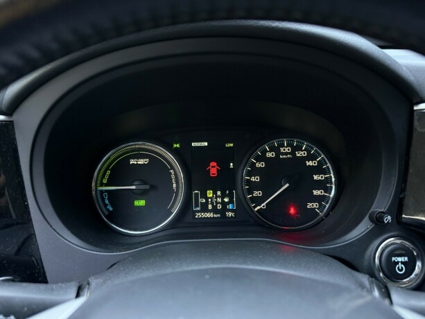 mitsubishi-outlander-elektrisitetbensin-2014-big-13