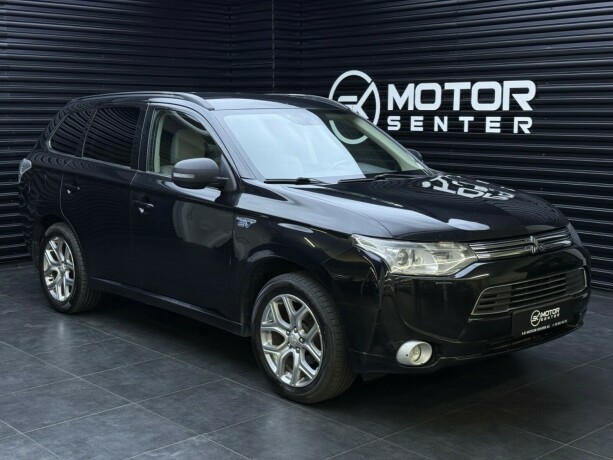 mitsubishi-outlander-elektrisitetbensin-2014-big-0