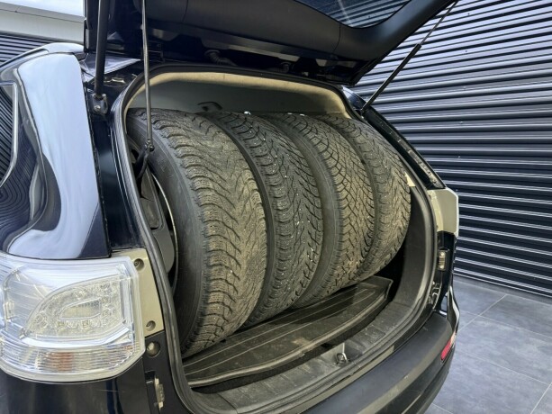 mitsubishi-outlander-elektrisitetbensin-2014-big-27