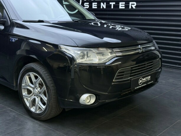 mitsubishi-outlander-elektrisitetbensin-2014-big-2