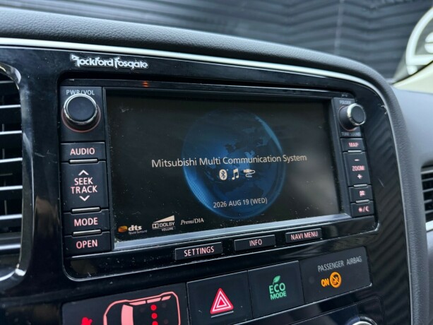 mitsubishi-outlander-elektrisitetbensin-2014-big-16