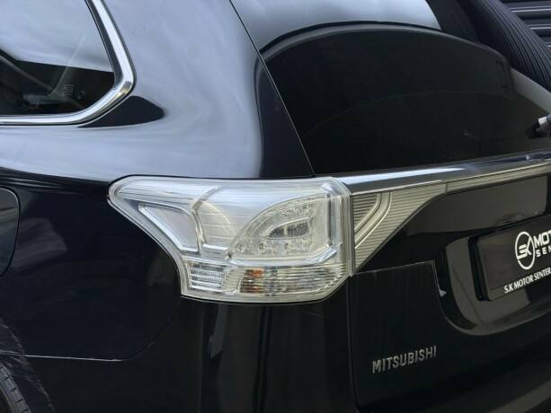 mitsubishi-outlander-elektrisitetbensin-2014-big-6