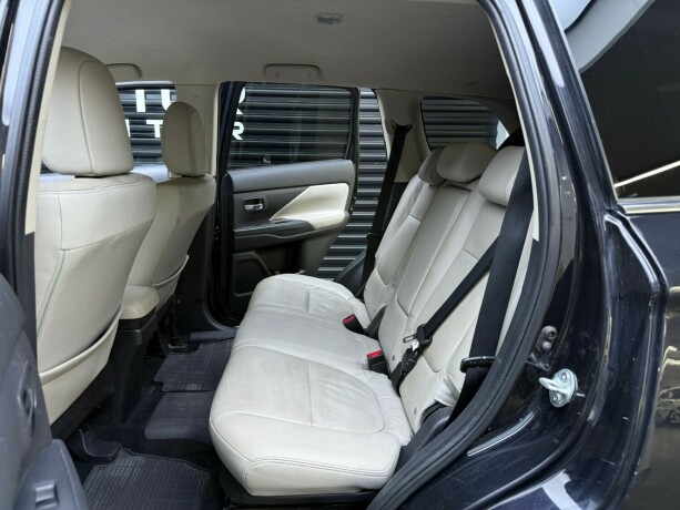mitsubishi-outlander-elektrisitetbensin-2014-big-25