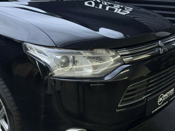 mitsubishi-outlander-elektrisitetbensin-2014-big-3