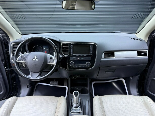 mitsubishi-outlander-elektrisitetbensin-2014-big-8