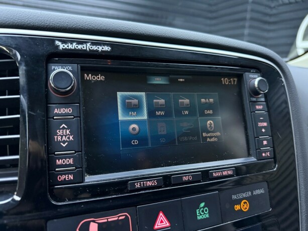 mitsubishi-outlander-elektrisitetbensin-2014-big-18