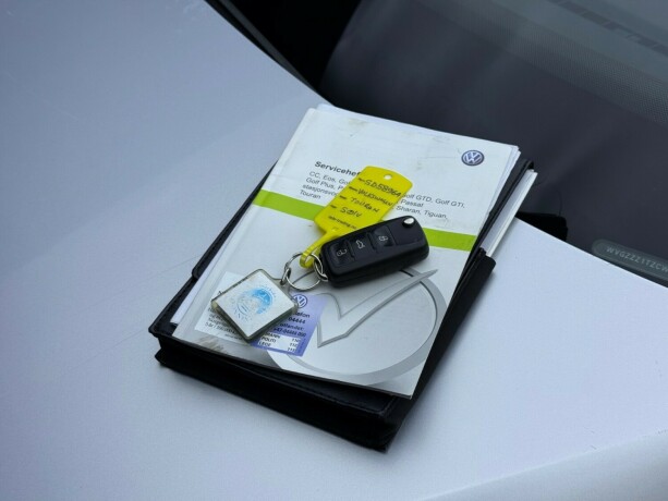 volkswagen-touran-diesel-2012-big-24