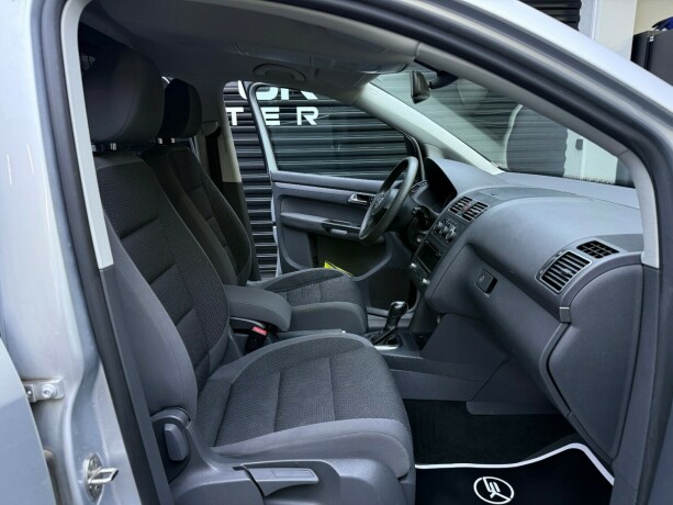 volkswagen-touran-diesel-2012-big-19