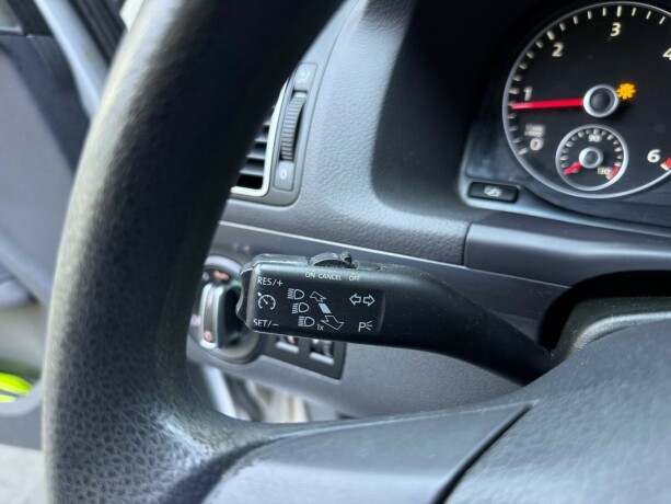 volkswagen-touran-diesel-2012-big-12