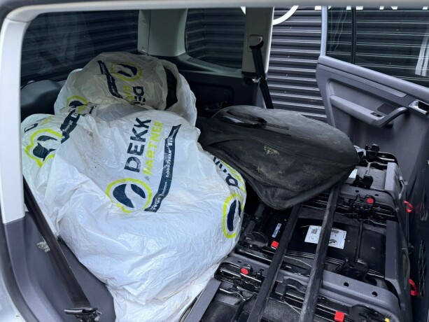 volkswagen-touran-diesel-2012-big-20