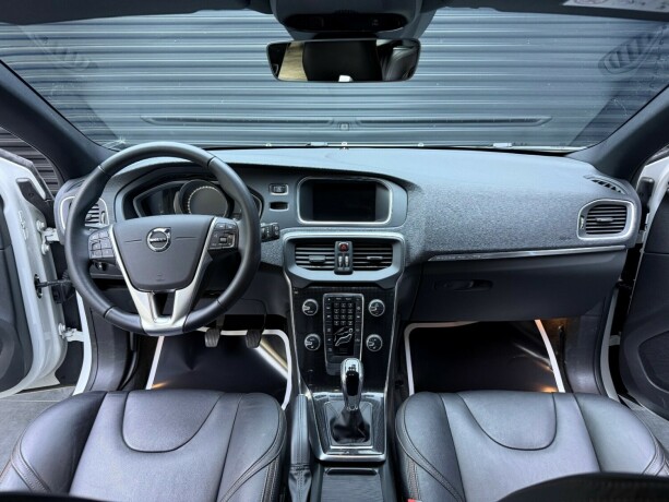 volvo-v40-cross-country-bensin-2017-big-8