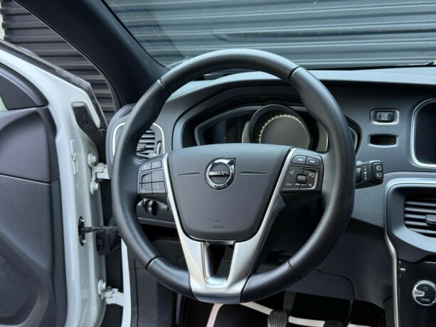 volvo-v40-cross-country-bensin-2017-big-11