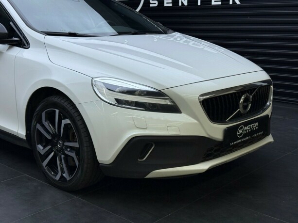 volvo-v40-cross-country-bensin-2017-big-2