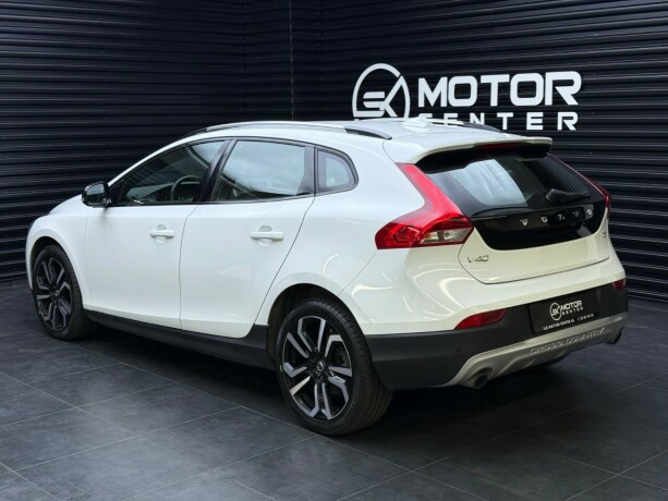 volvo-v40-cross-country-bensin-2017-big-1