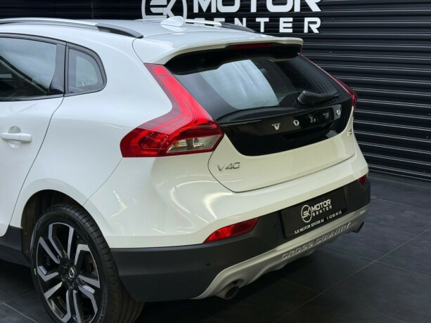 volvo-v40-cross-country-bensin-2017-big-5
