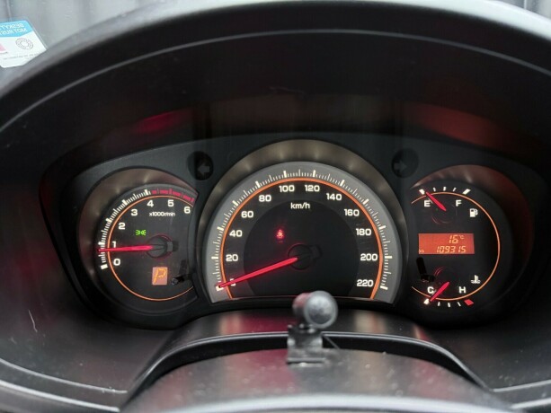 isuzu-d-max-diesel-2011-big-13