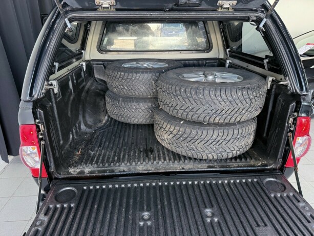 isuzu-d-max-diesel-2011-big-28