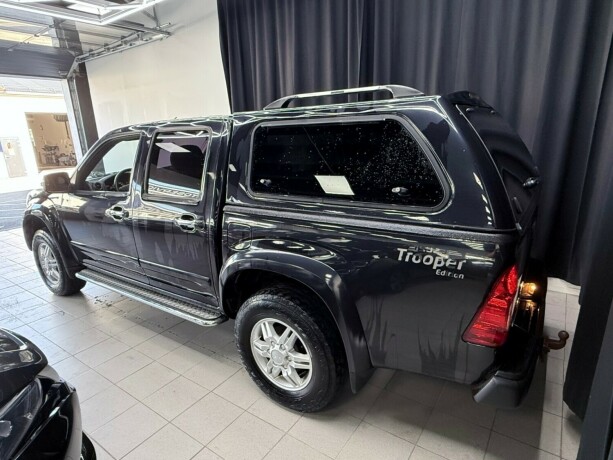 isuzu-d-max-diesel-2011-big-4