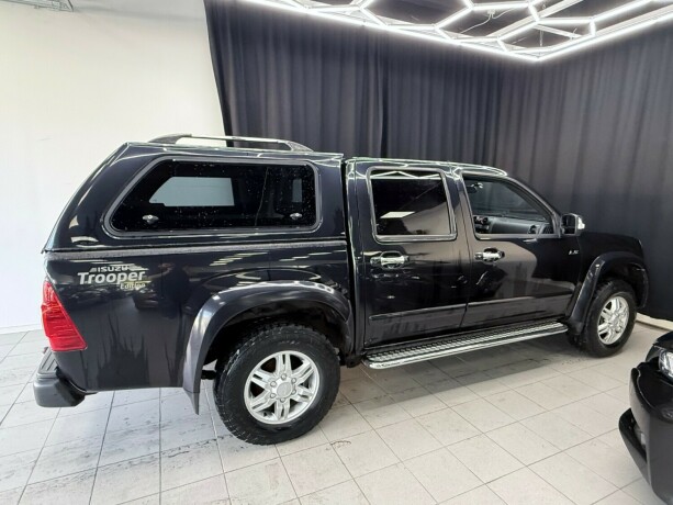isuzu-d-max-diesel-2011-big-8