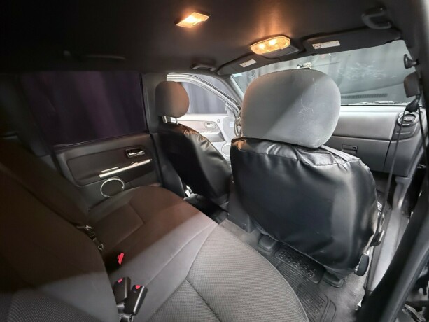 isuzu-d-max-diesel-2011-big-26