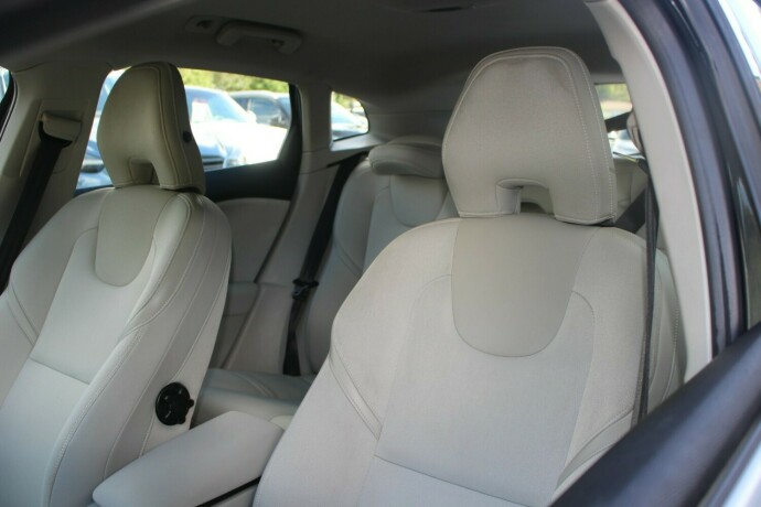 volvo-v40-diesel-2013-big-5
