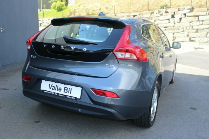 volvo-v40-diesel-2013-big-3