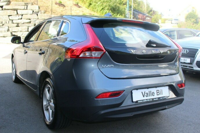 volvo-v40-diesel-2013-big-2