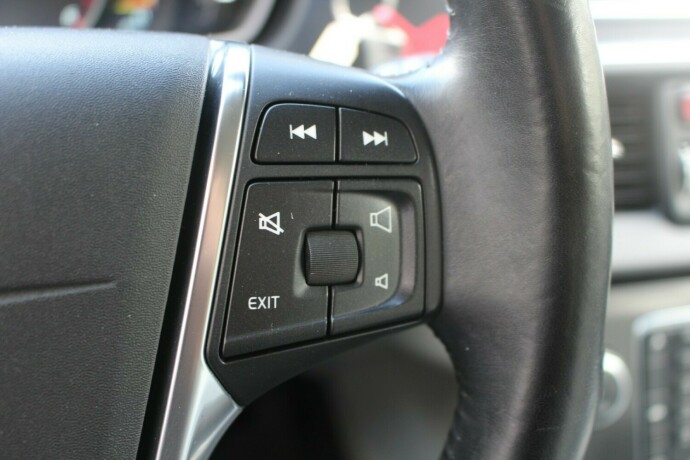 volvo-v40-diesel-2013-big-9