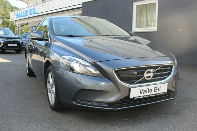 volvo-v40-diesel-2013-big-0